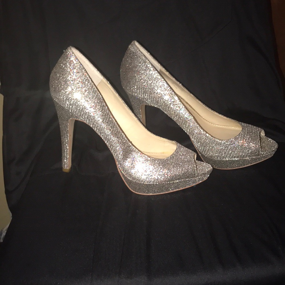 Shoes - Picture 4 of 4